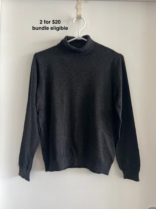 H&M Sweaters - H&M Fine-Knit Turtleneck Sweater in Charcoal Gray Size M